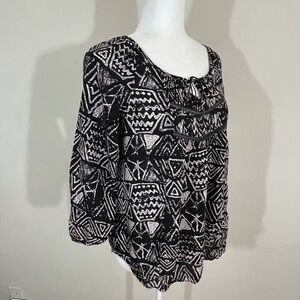 Mossimo sz sm  top boho style black white print